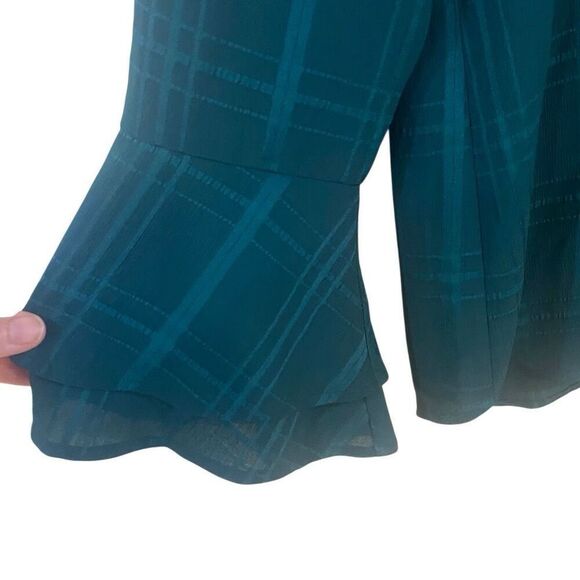 41 Hawthorne green vneck flowy sleeve medium - Picture 3 of 5